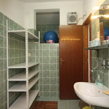 8864b * Rukavac (Vis)